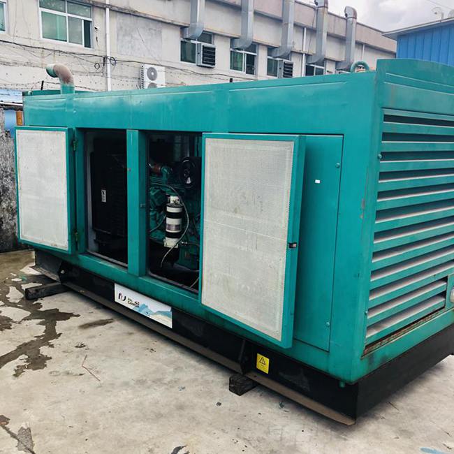 環(huán)保型康明斯120kw二手發(fā)電機(jī)