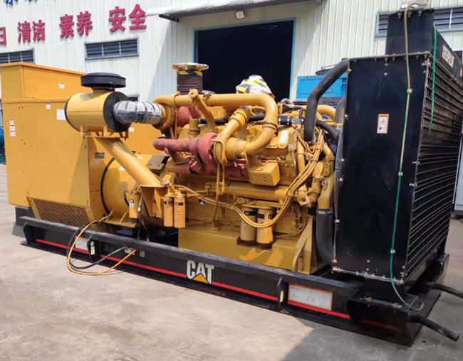 進口卡特700kw二手發(fā)電機組
