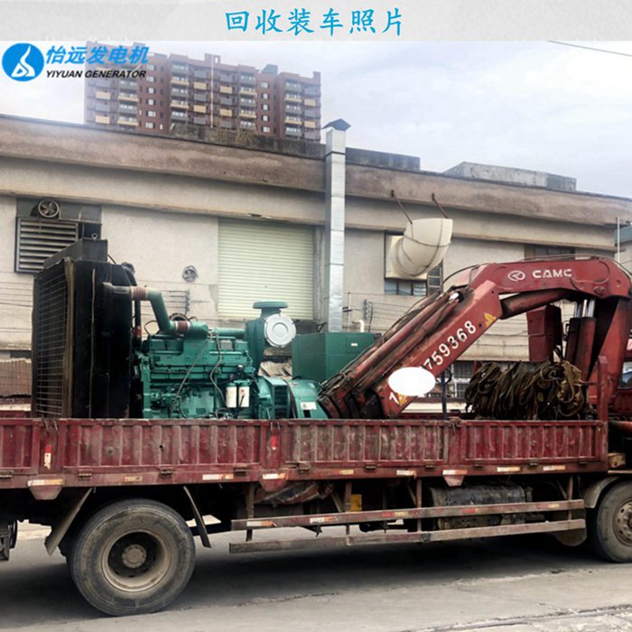 二手康明斯550千瓦發(fā)電機(jī)回收現(xiàn)場